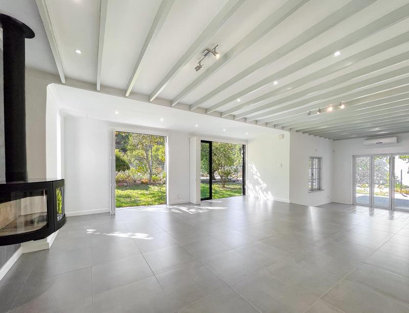 To Let 4 Bedroom Property for Rent in Hout Bay Western Cape